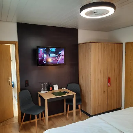 Landgasthof Gruener Baum Hotel