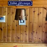 Landgasthof Gruener Baum *